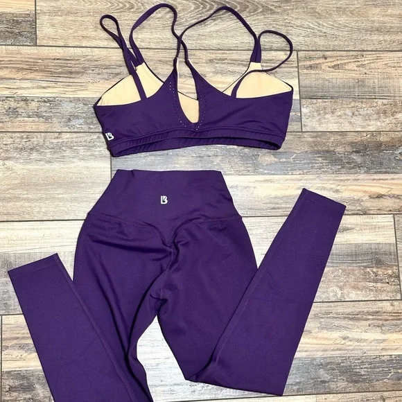Buffbunny lit laser set (sports bra and leggings) in the color eggplant. - Picture 2 of 2